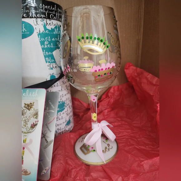 🍷 Handpainted Delish 15oz wine glass w/ carrier - Picture 3 of 8